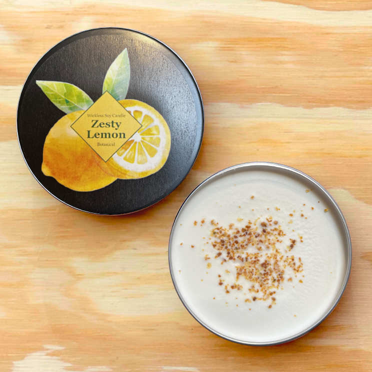 image of round lid in black with drawing of lemons on it