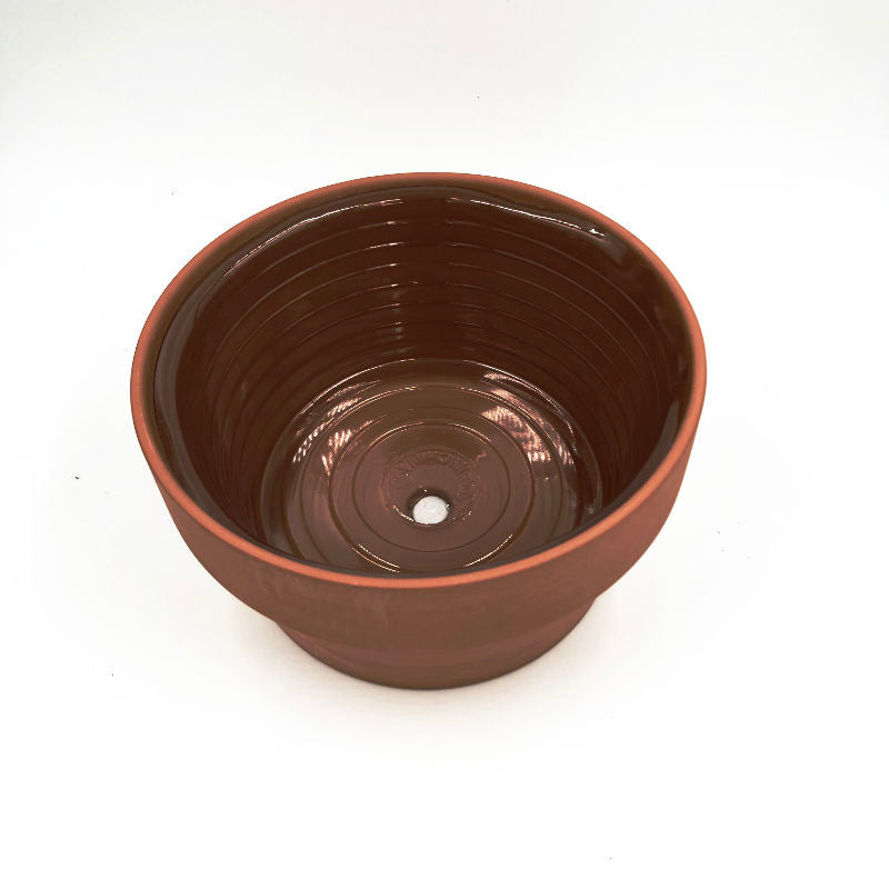 round clay pot with plastic liner